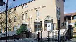 Sette etti di stupefacente: confessa, ma viene assolto