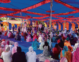 Una giornata di festa, fiori  e colori: per le strade sfila la comunità Sikh