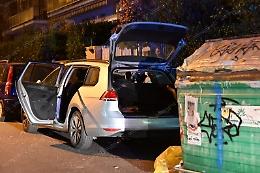 Esplosione, auto danneggiata da una bomba carta