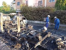 Camper a fuoco, intervento dei tecnici Enel per ripristinare la corrente 