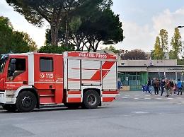 Latina, infiltrazioni dal tetto, interdette mensa e aule