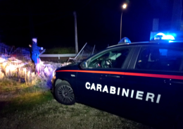 Perde il controllo dell’auto e finisce la corsa nel fossato