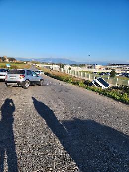 Incidente tra due mezzi, furgone finisce nel fossato
