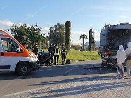 La vittima dello scontro tra auto e camion aveva 90 anni, al vaglio l'ipotesi del malore