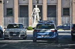 Palpeggiata durante la visita, disposta la perizia  