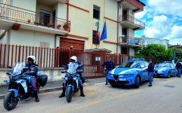 Contrasto all’immigrazione irregolare, blitz della Polizia: multe ed espulsioni