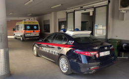 Scende dall'autobus e viene rapinato, cittadino indiano finisce in ospedale
