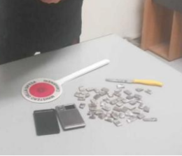 Fermato in sella al motorino, nascondeva un etto di droga diviso in dosi