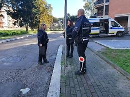 Investita da un'auto pirata, grave una donna