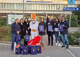Sport solidale, doni consegnati ai piccoli pazienti del Goretti