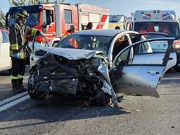 Incidentefrontale sulla Pontina, operato d'urgenza un 84enne: è in coma