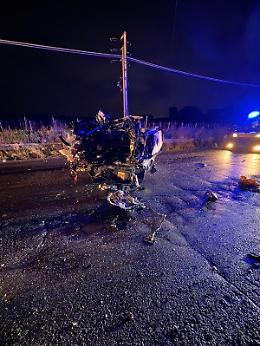 Tragico incidente nella notte: muore un 24enne, feriti in modo grave altri due giovani