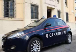 Ruba una carta di credito e compra nella tabaccheria, denunciato