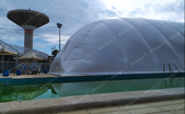 Piscina comunale, sì al nuovo contratto di concessione. Ma l'opposizione protesta