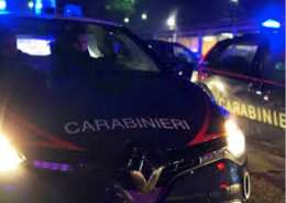 Sorpresi a scassinare una cabina per fototessere: 47enne denunciato, il complice scappa