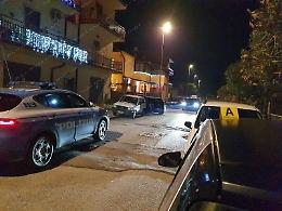 Ha rincorso in strada il padre per sparargli