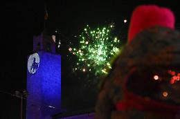 Torna la Befana volante dalla Torre Civica