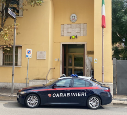 Sorpresi a rubare in un condominio, arrestati due stranieri