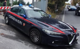 Minaccia una coppia di anziani e chiede i soldi, 50enne arrestato 
