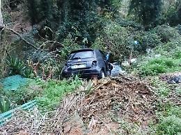 Abbandona l'auto nel canale, indagini dei Carabinieri