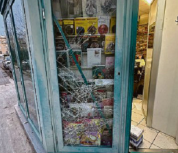 Ladro tenta il furto, edicola danneggiata