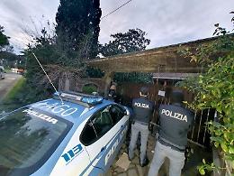 Uccisa dai cani in casa di un amico