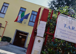 Permesso di soggiorno senza un contratto, il Tar approfondisce e sospende l'espulsione