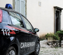 Litigano per una donna, poi vanno dai carabinieri: denunciati entrambi per lesioni