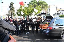 Commozione e palloncini bianchi per l'ultimo saluto a Patricia