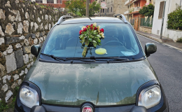 Mazzo di fiori sull'auto della consigliera Villa, ipotesi intimidazione