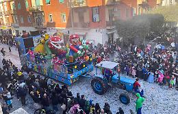 “Carnevale Cisternese 2025”, torna l'appuntamento con i carri nel centro della città