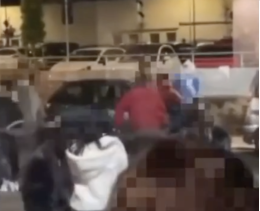 Uno screzio tra gruppi rivali alla base della rissa, poi le coltellate per vendicare lo sgarro subìto