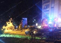 Auto distrutta dalle fiamme sotto ai palazzi Ater