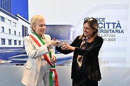 Latina città universitaria: consegnate le chiavi dell’ex Garage Ruspi e dell’ex Banca d’Italia a Sapienza