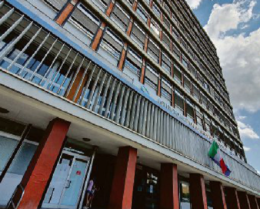 Vivere con soli 10 euro al mese, la disavventura dell'ex dipendente Alitalia