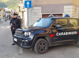 Truffa online con capi di abbigliamento: incassa oltre mille euro, ma la merce non viene consegnata