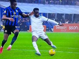 Un gol per tempo alla Lazio, l'Inter vola in semifinale