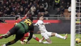 La Lazio sbanca il "Mezza". Milan ko complice il rigore trasformato da Pedro