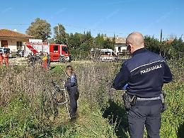 Trovato senza vita nel canale vicino casa: la vittima è Enzo Salvati