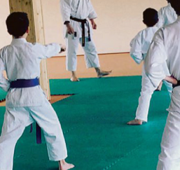 Abusi su minori, maestro di karate finisce ai domiciliari