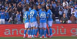 Il Napoli risponde all'Inter, batte la Fiorentina e torna a -1