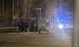 Un gruppo di giovani resta chiuso nel parco: interviene la Polizia Locale