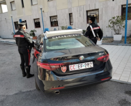 I Carabinieri lo trovano a spasso per la città, ma era agli arresti domiciliari