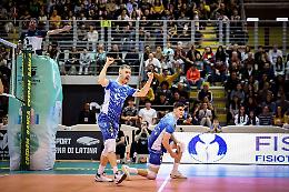 Cisterna Volley , la sera dei miracoli. Itas battuta, serie pareggiata