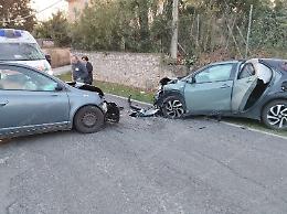 Scontro tra due auto, mamma e figlia in codice rosso