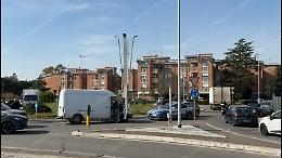 Equivoco per un furgone conteso, scatta l'inseguimento da film in centro