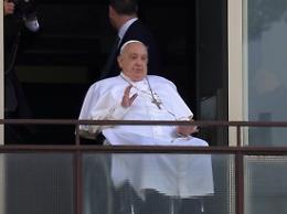 Il Papa dimesso dal Gemelli: "Grazie per le vostre preghiere". Poi l'appello per la pace