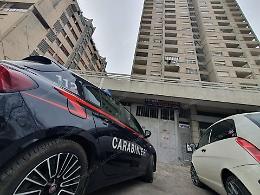 Aggrediscono una giovane sul bus, poi botte al carabiniere: arrestati due tunisini