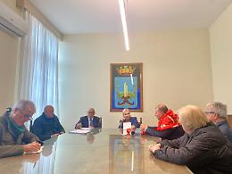 Gestione dei servizi sociali, il Sindaco e l’assessore Nasso incontrano i manifestanti
