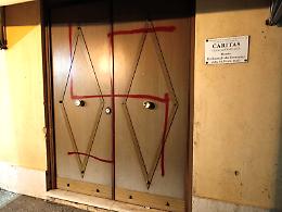 Svastica contro la sede della Caritas, acquisiti i video